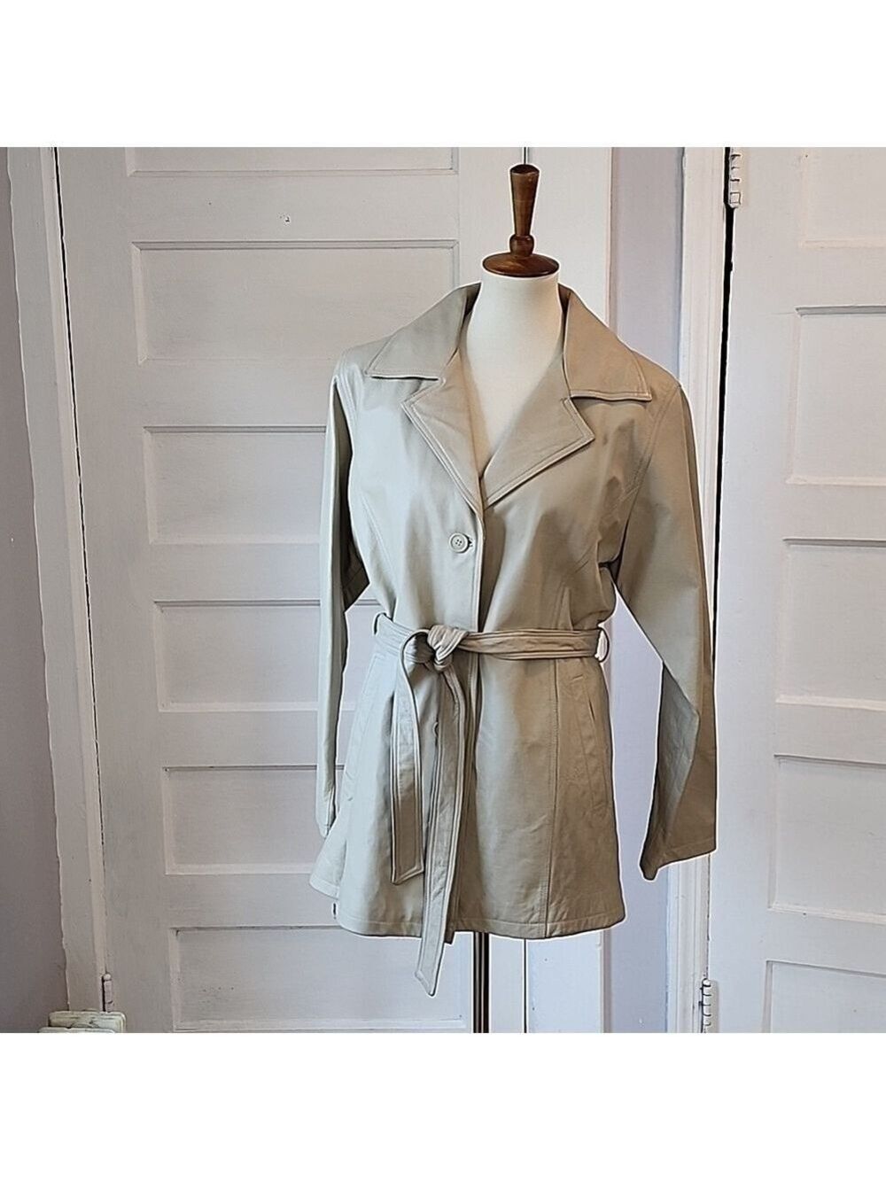 Oscar Piel Belted Leather Coat,  Size M